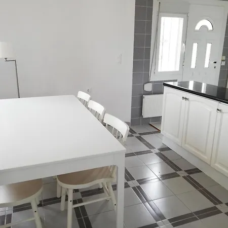 Moderne Proche Avec Terrasse Spacieuse